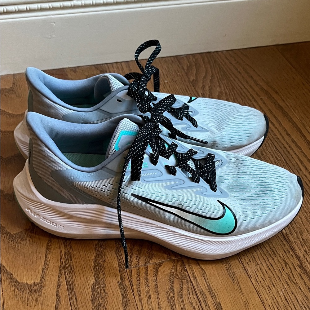 NIKE AIR ZOOM RUNNERS GREY/MINT SIZE 9.5
